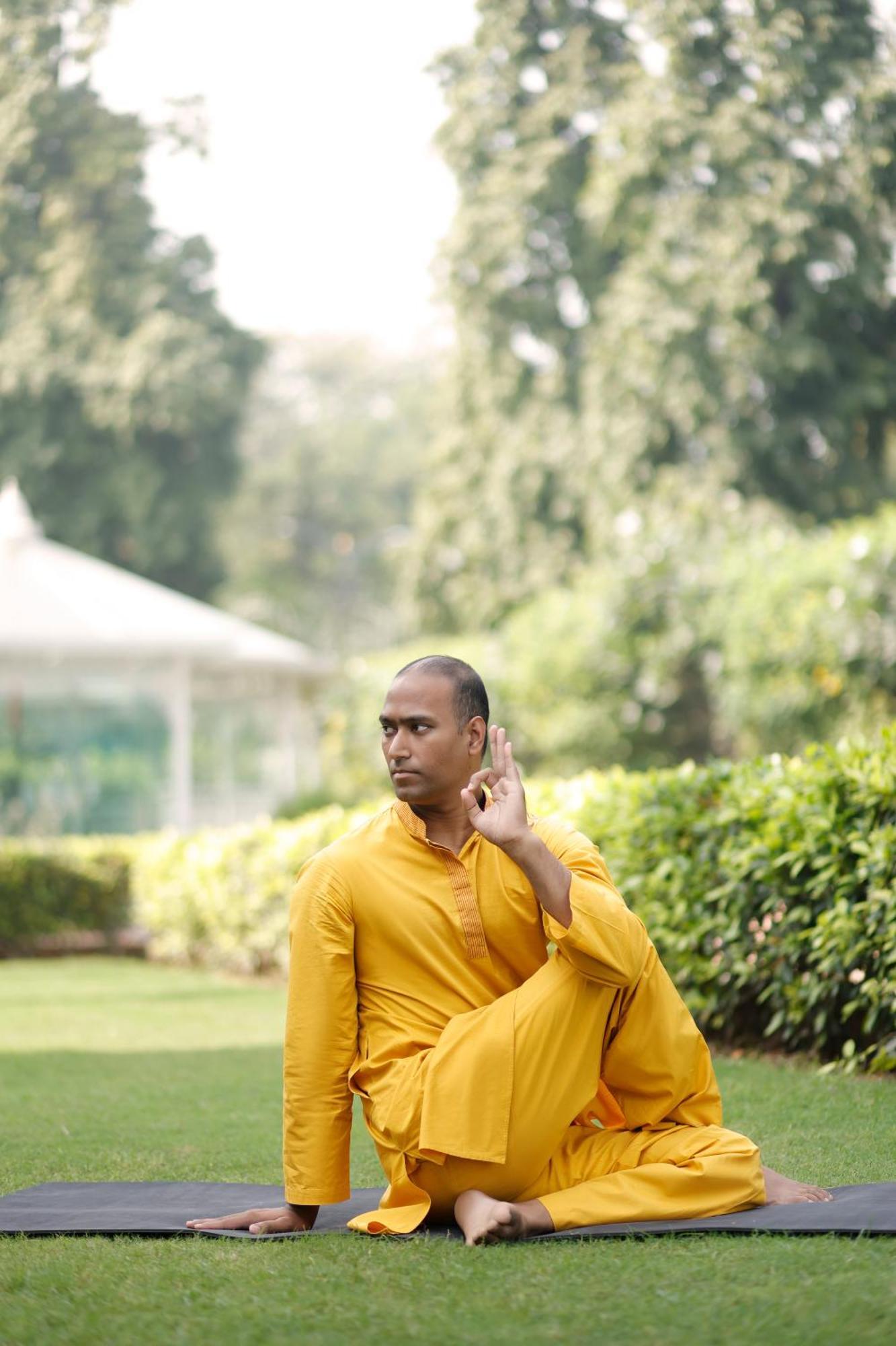 Hotel The Imperial, Nuova Delhi Esterno foto A man practicing Vipassana meditation