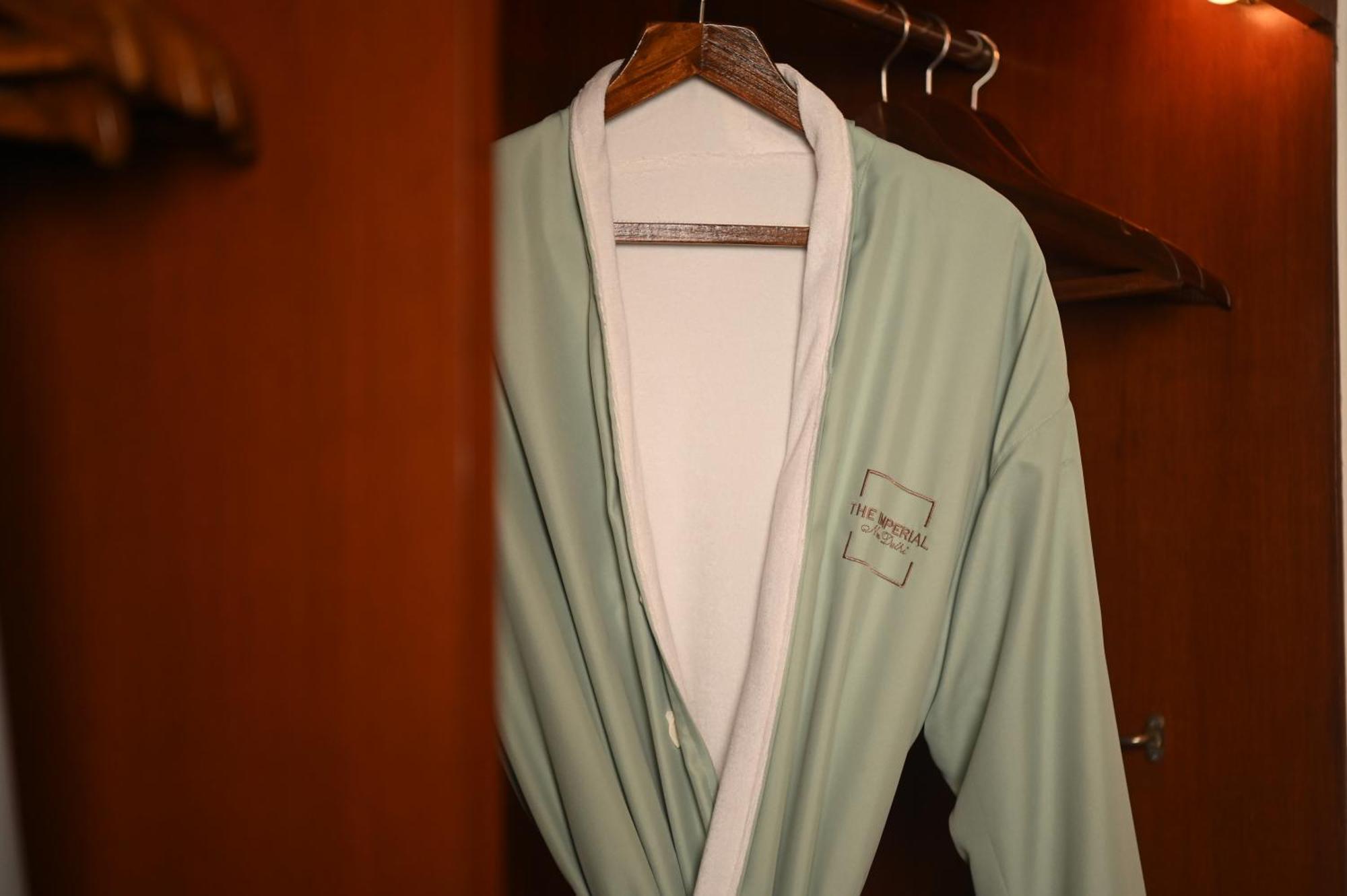 Hotel The Imperial, Nuova Delhi Esterno foto A bathrobe