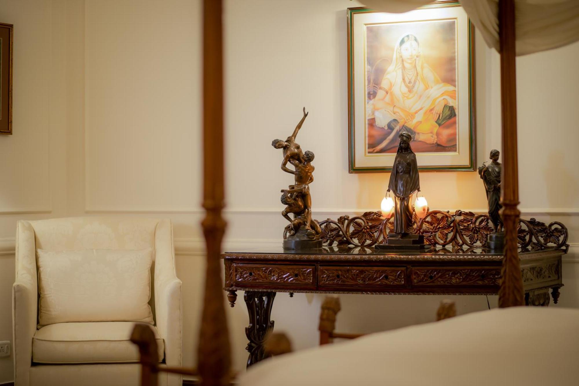 Hotel The Imperial, Nuova Delhi Esterno foto A bedroom at the Taj Mahal Palace