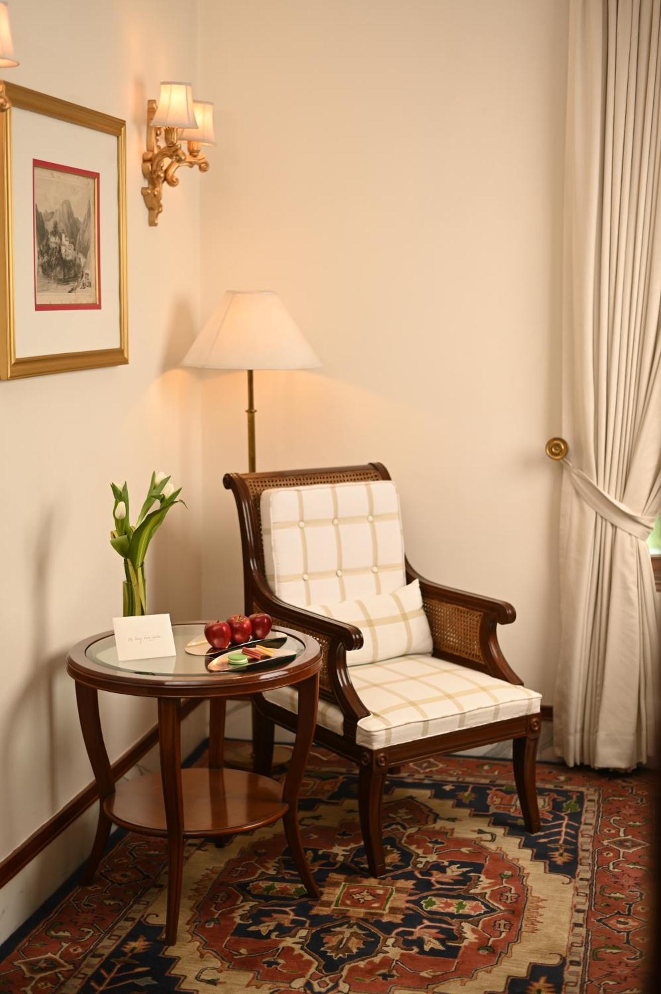Hotel The Imperial, Nuova Delhi Esterno foto A club chair