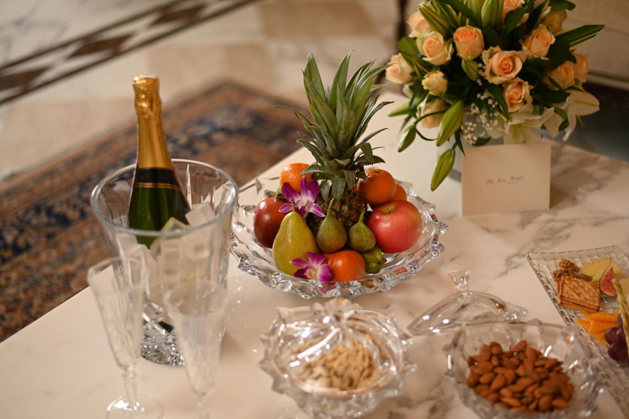 Hotel The Imperial, Nuova Delhi Esterno foto Fruit and nuts