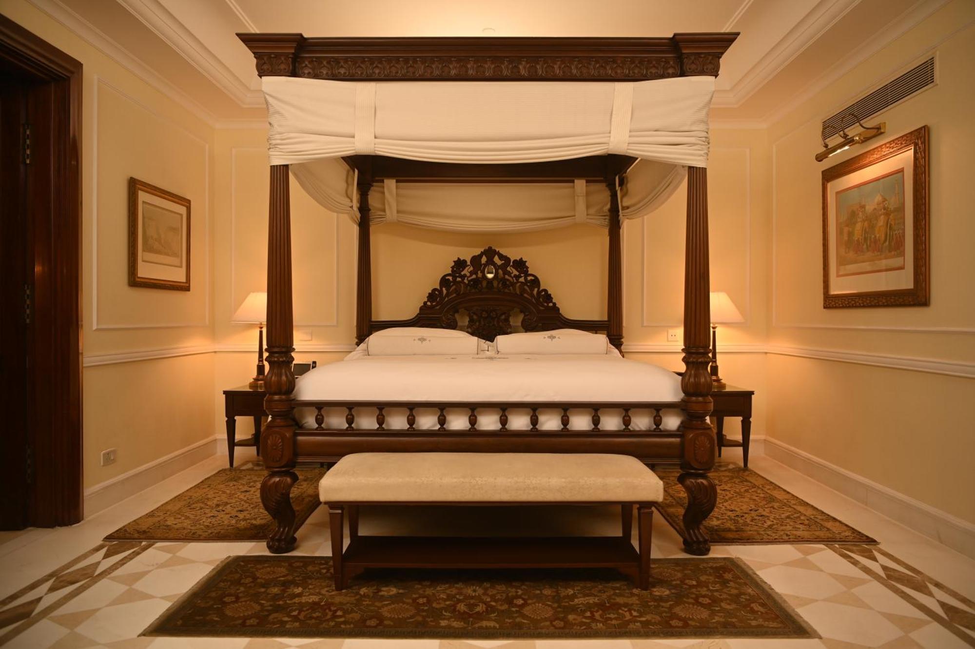 Hotel The Imperial, Nuova Delhi Esterno foto A bedroom at the Imperial Hotel