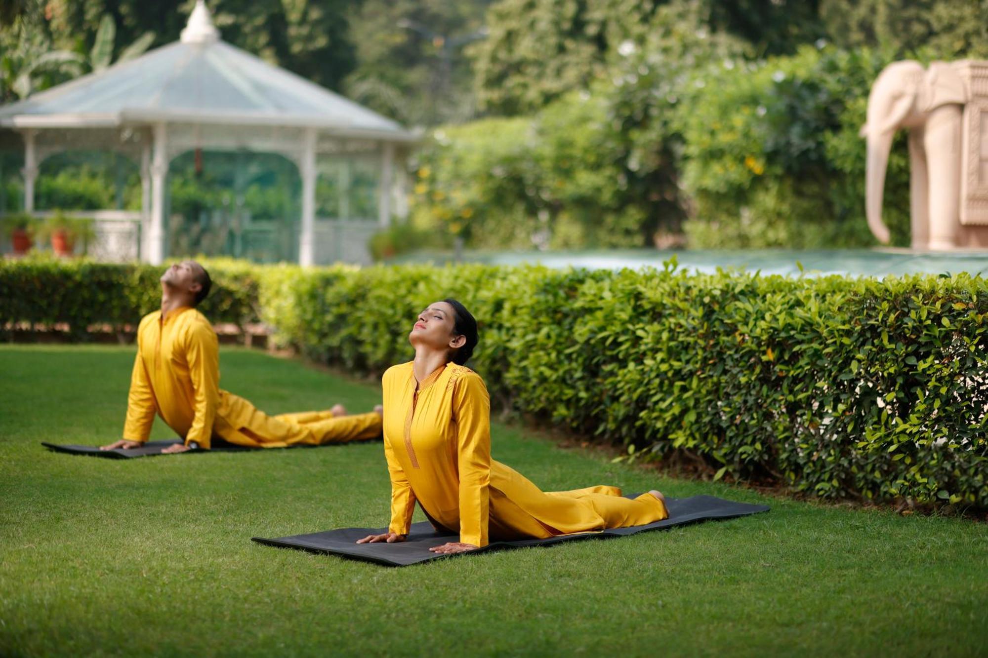 Hotel The Imperial, Nuova Delhi Esterno foto Practising yoga at the Taj Mahal Palace, Mumbai